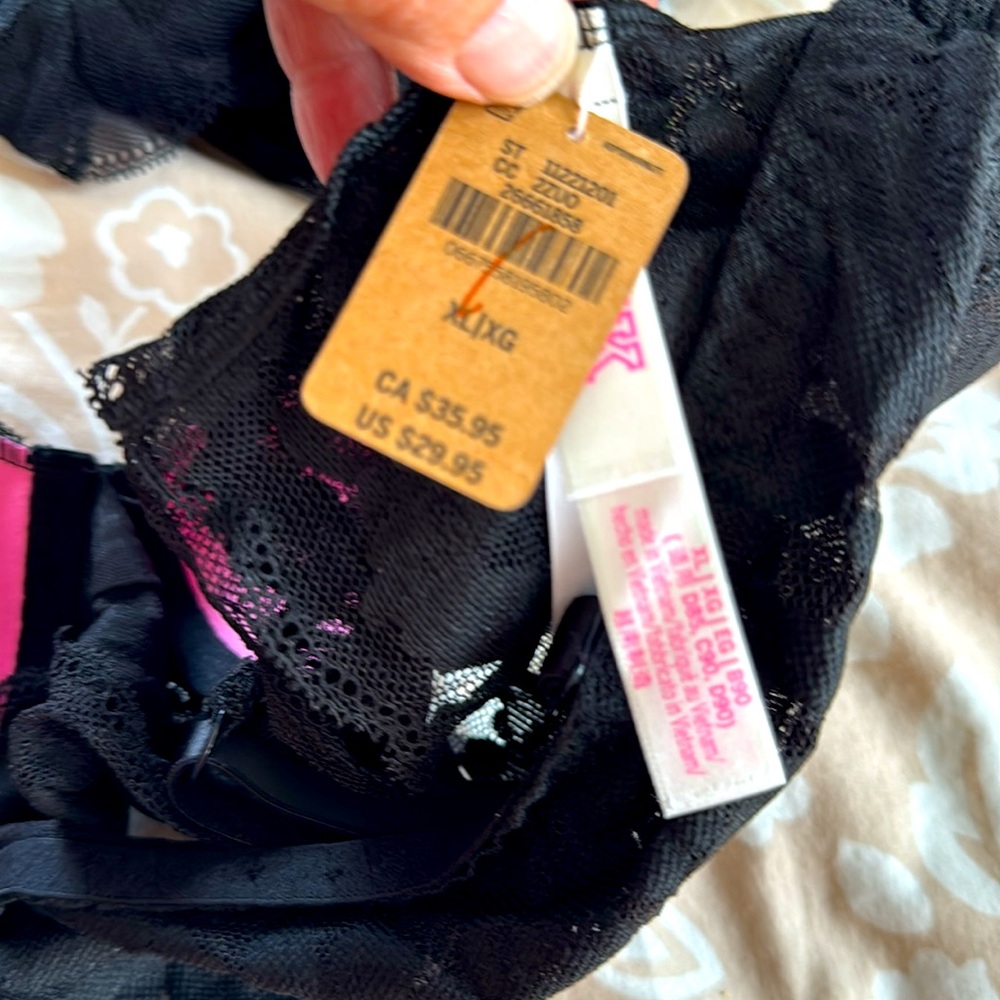 PINK by Victoria Secret Bralettes & Bra Tops
Lace Lightly Lined Plunge Bralette - Picture 6 of 6